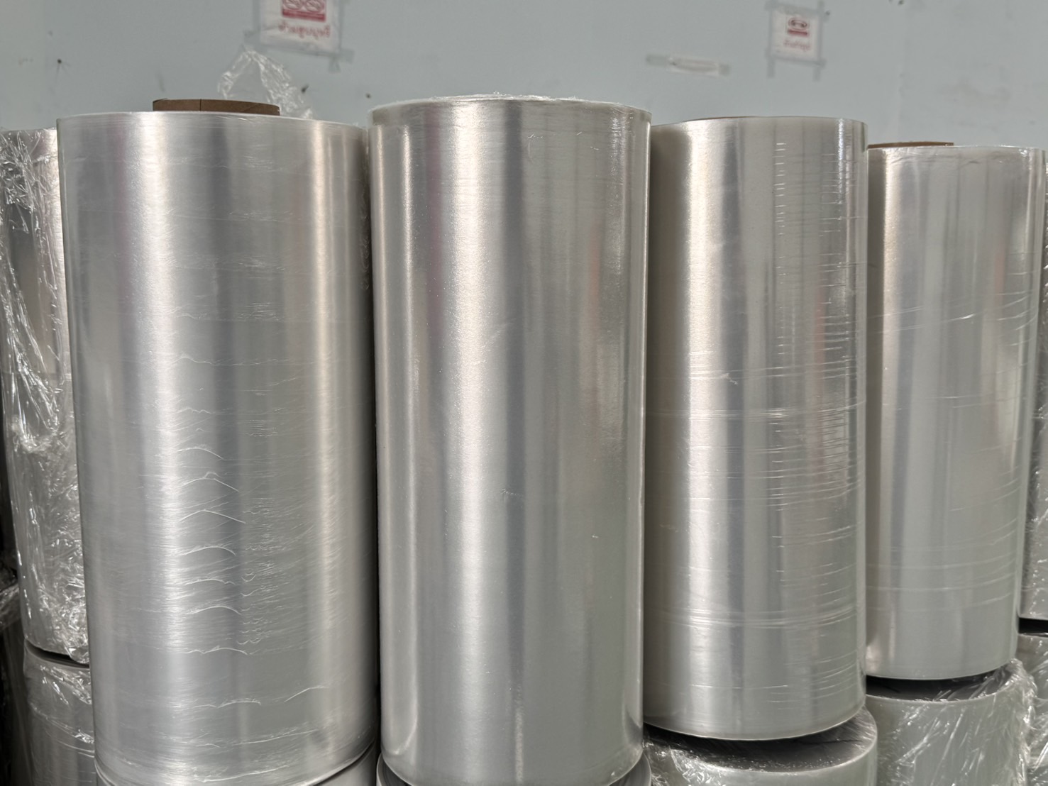 ฟิล์มยืดพันพาเลท: ผู้ช่วยสำคัญในการขนส่งและจัดเก็บสินค้า